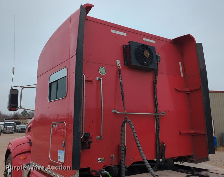 image for item LY9500 2013 Peterbilt 386  semi truck