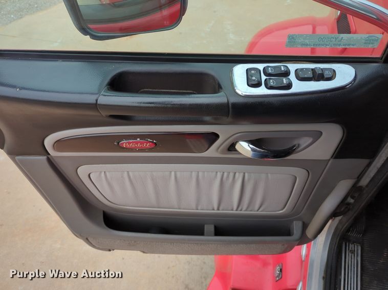 image for item LY9500 2013 Peterbilt 386  semi truck