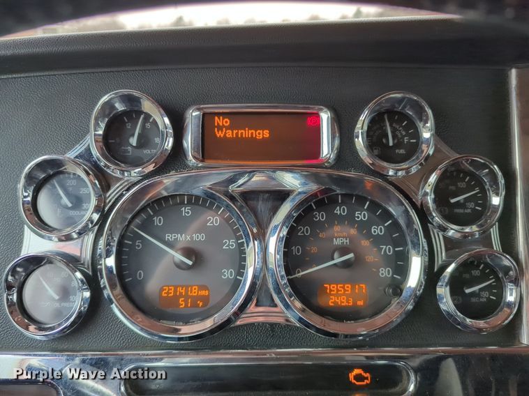 image for item LY9500 2013 Peterbilt 386  semi truck