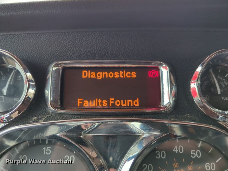 image for item LY9500 2013 Peterbilt 386  semi truck