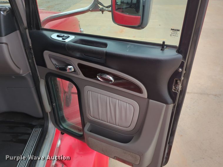 image for item LY9500 2013 Peterbilt 386  semi truck