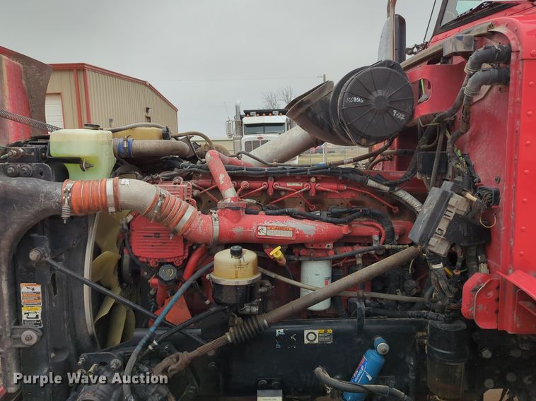 image for item LY9500 2013 Peterbilt 386  semi truck