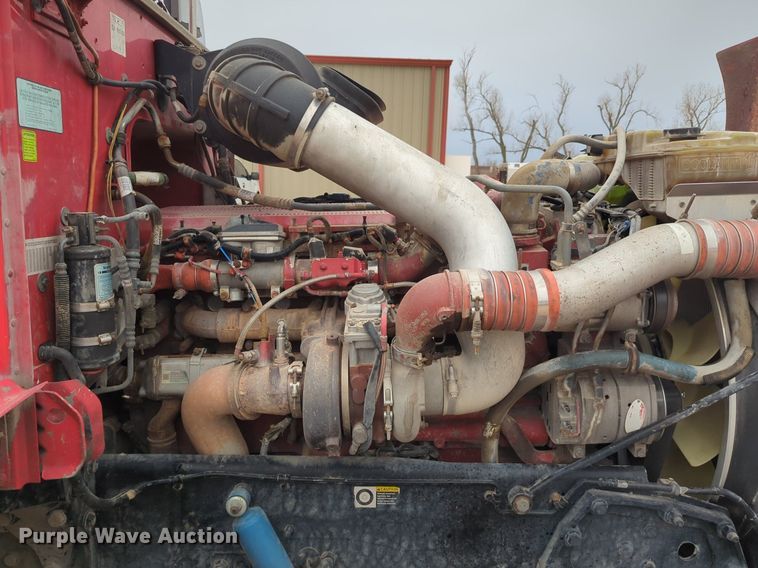 image for item LY9500 2013 Peterbilt 386  semi truck