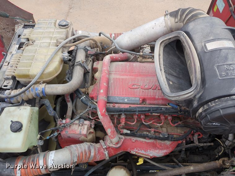 image for item LY9500 2013 Peterbilt 386  semi truck