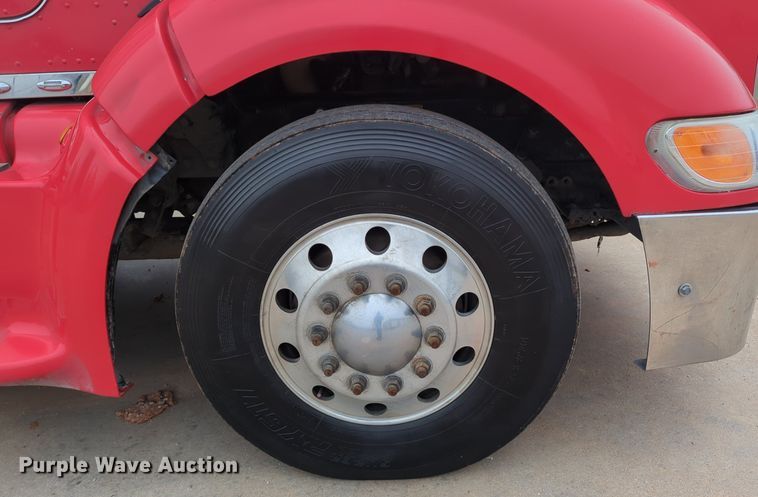 image for item LY9500 2013 Peterbilt 386  semi truck