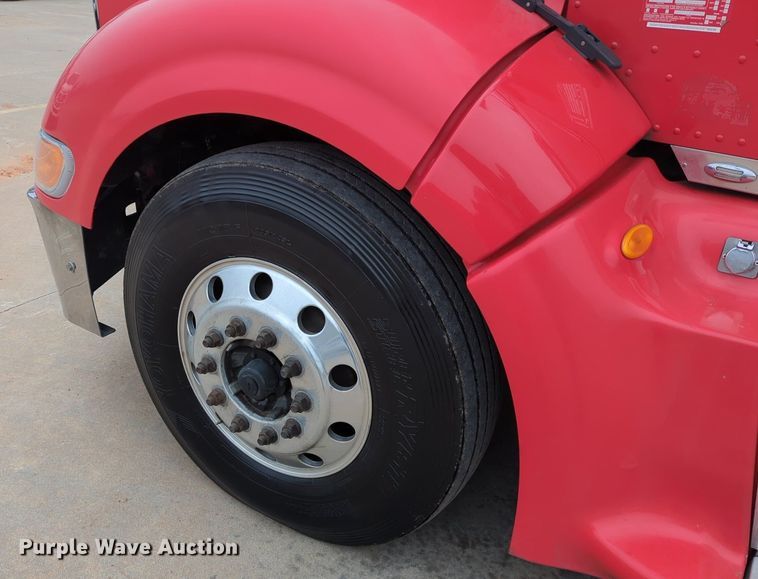 image for item LY9500 2013 Peterbilt 386  semi truck