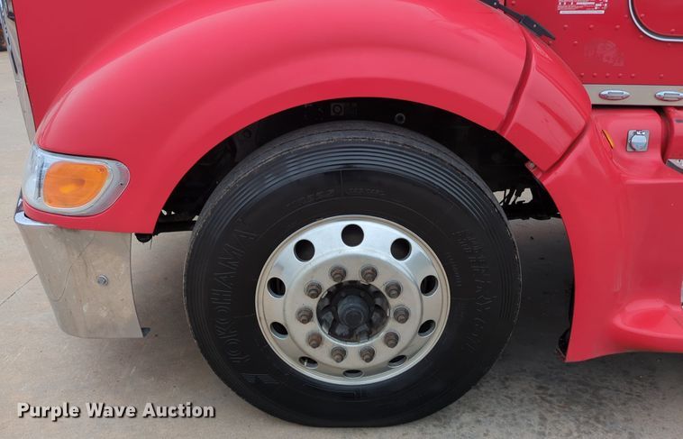 image for item LY9500 2013 Peterbilt 386  semi truck