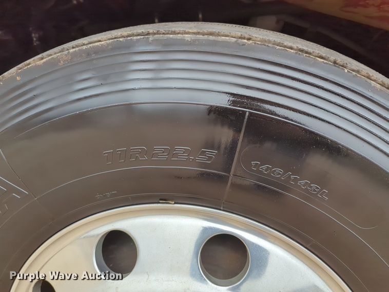 image for item LY9500 2013 Peterbilt 386  semi truck