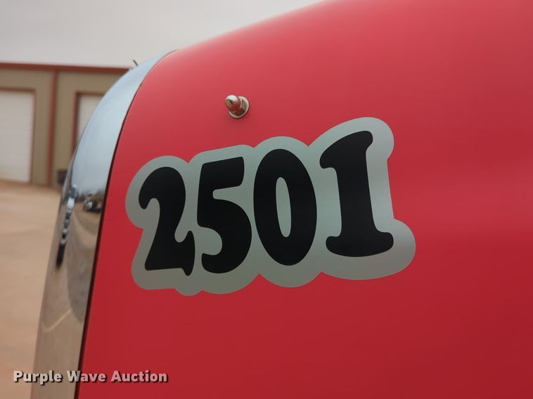 image for item LY9500 2013 Peterbilt 386  semi truck