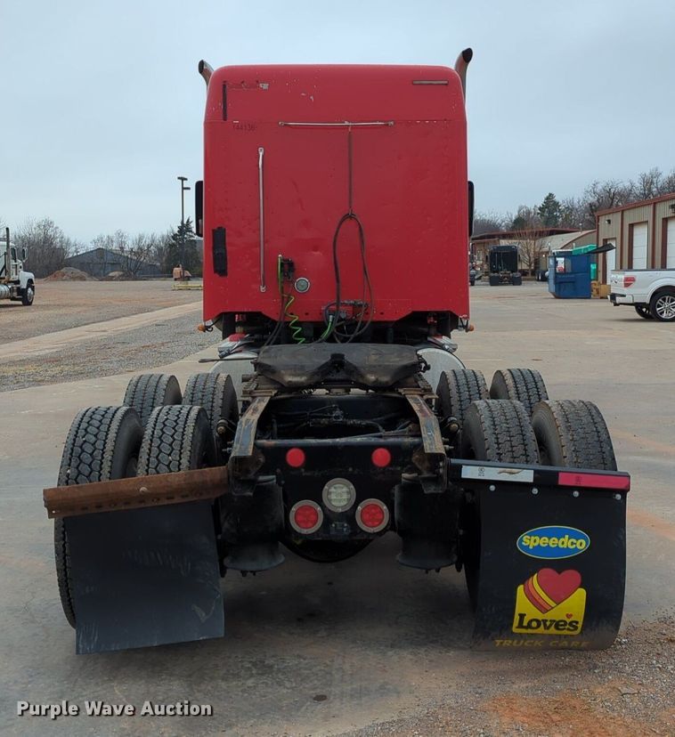 image for item LY9501 2016 Freightliner Coronado 122SD  semi truck