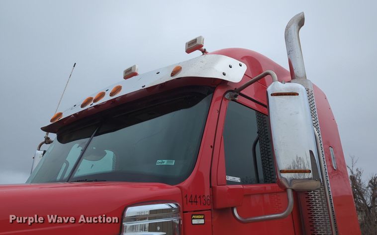 image for item LY9501 2016 Freightliner Coronado 122SD  semi truck