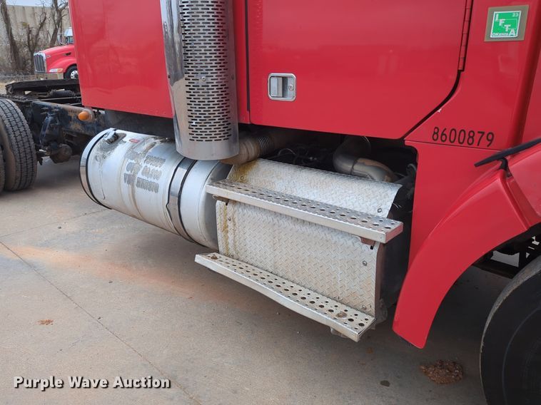 image for item LY9501 2016 Freightliner Coronado 122SD  semi truck