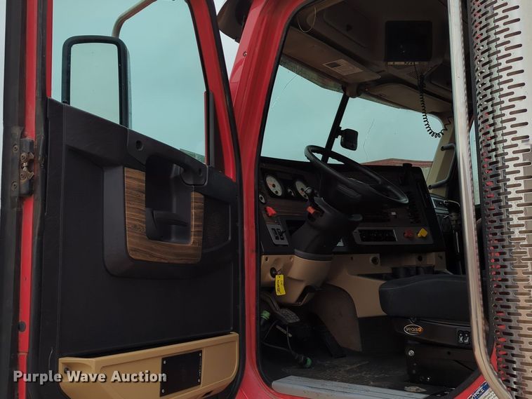 image for item LY9501 2016 Freightliner Coronado 122SD  semi truck