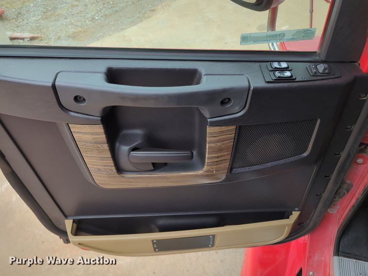 image for item LY9501 2016 Freightliner Coronado 122SD  semi truck