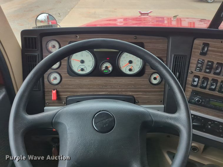 image for item LY9501 2016 Freightliner Coronado 122SD  semi truck