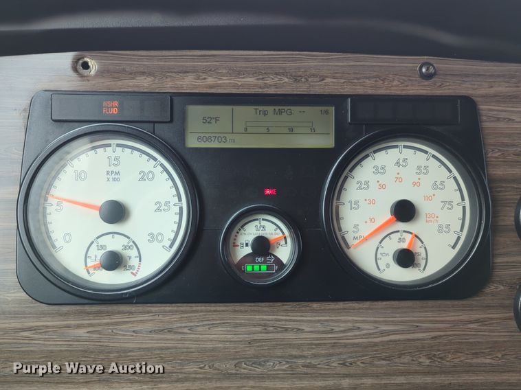 image for item LY9501 2016 Freightliner Coronado 122SD  semi truck