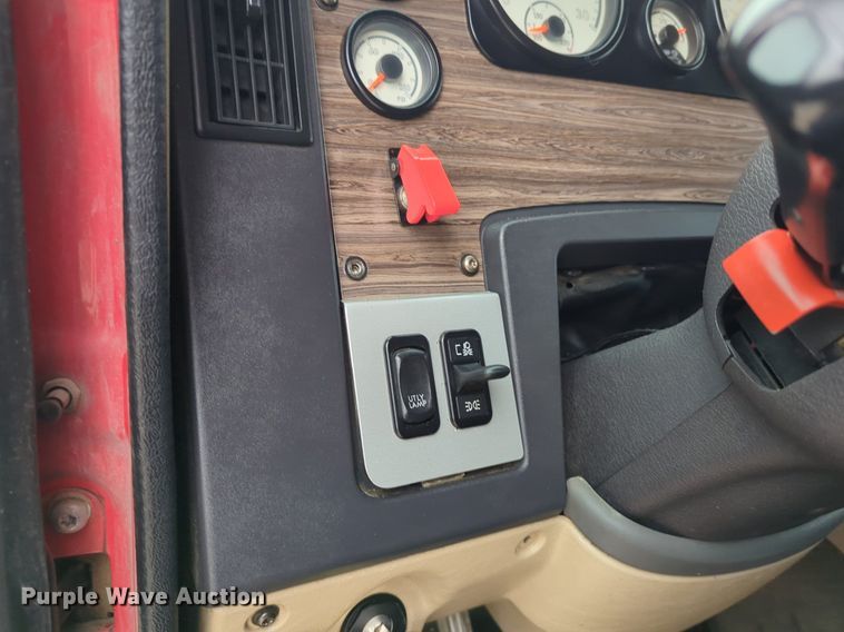 image for item LY9501 2016 Freightliner Coronado 122SD  semi truck