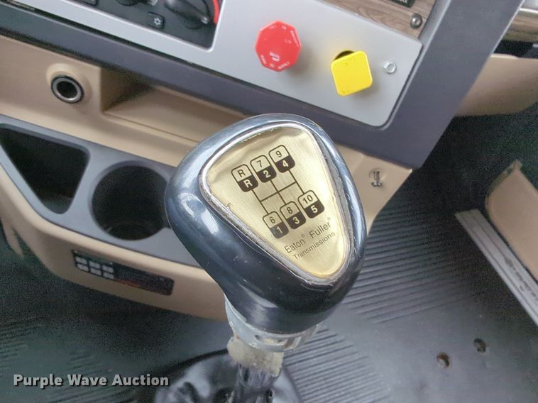 image for item LY9501 2016 Freightliner Coronado 122SD  semi truck