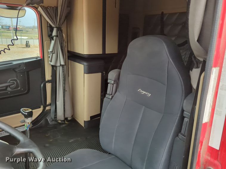 image for item LY9501 2016 Freightliner Coronado 122SD  semi truck