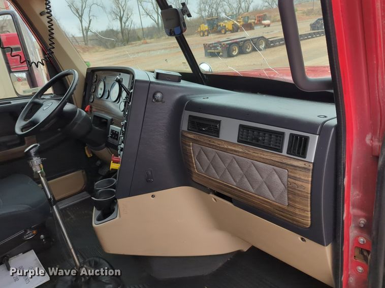 image for item LY9501 2016 Freightliner Coronado 122SD  semi truck