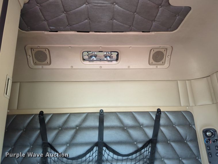 image for item LY9501 2016 Freightliner Coronado 122SD  semi truck