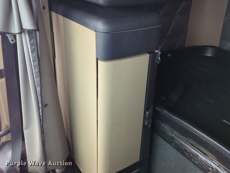 image for item LY9501 2016 Freightliner Coronado 122SD  semi truck