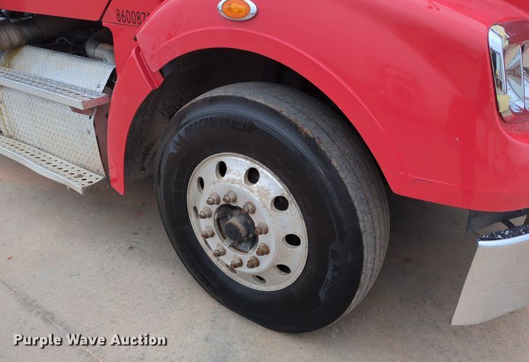 image for item LY9501 2016 Freightliner Coronado 122SD  semi truck