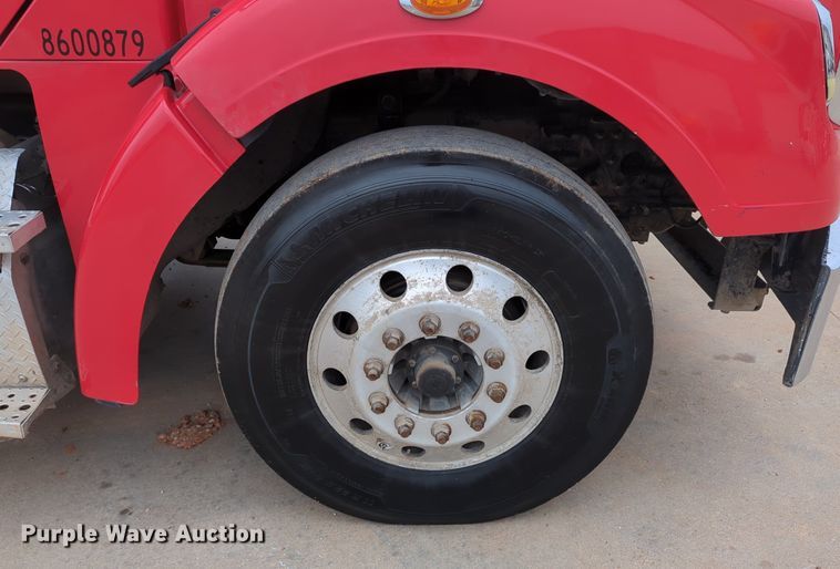 image for item LY9501 2016 Freightliner Coronado 122SD  semi truck