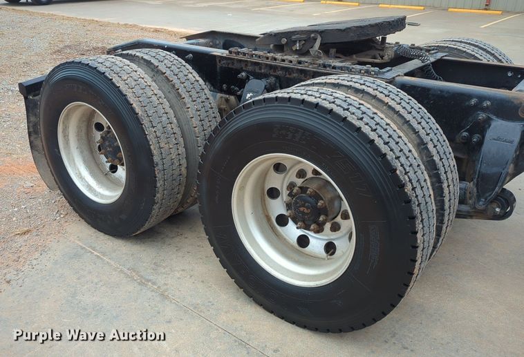 image for item LY9501 2016 Freightliner Coronado 122SD  semi truck