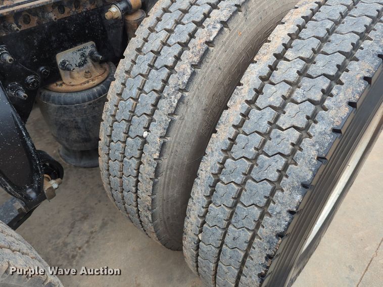 image for item LY9501 2016 Freightliner Coronado 122SD  semi truck