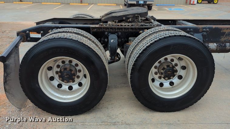 image for item LY9501 2016 Freightliner Coronado 122SD  semi truck