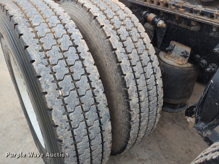 image for item LY9501 2016 Freightliner Coronado 122SD  semi truck