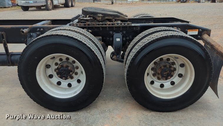 image for item LY9501 2016 Freightliner Coronado 122SD  semi truck