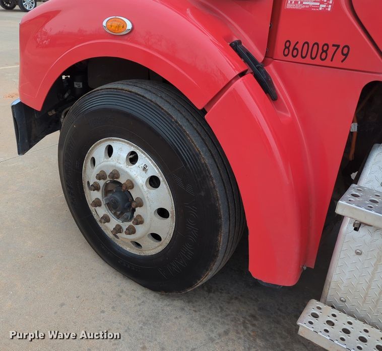 image for item LY9501 2016 Freightliner Coronado 122SD  semi truck