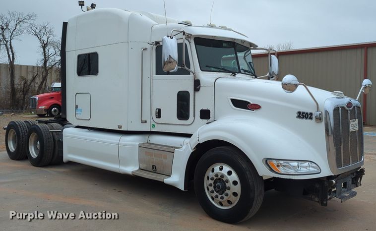 image for item LY9502 2015 Peterbilt 386  semi truck