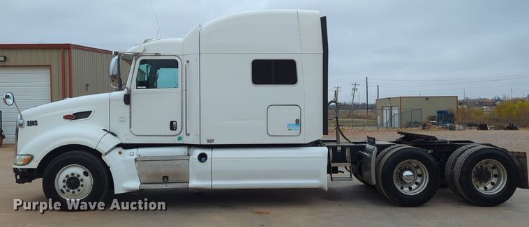 image for item LY9502 2015 Peterbilt 386  semi truck