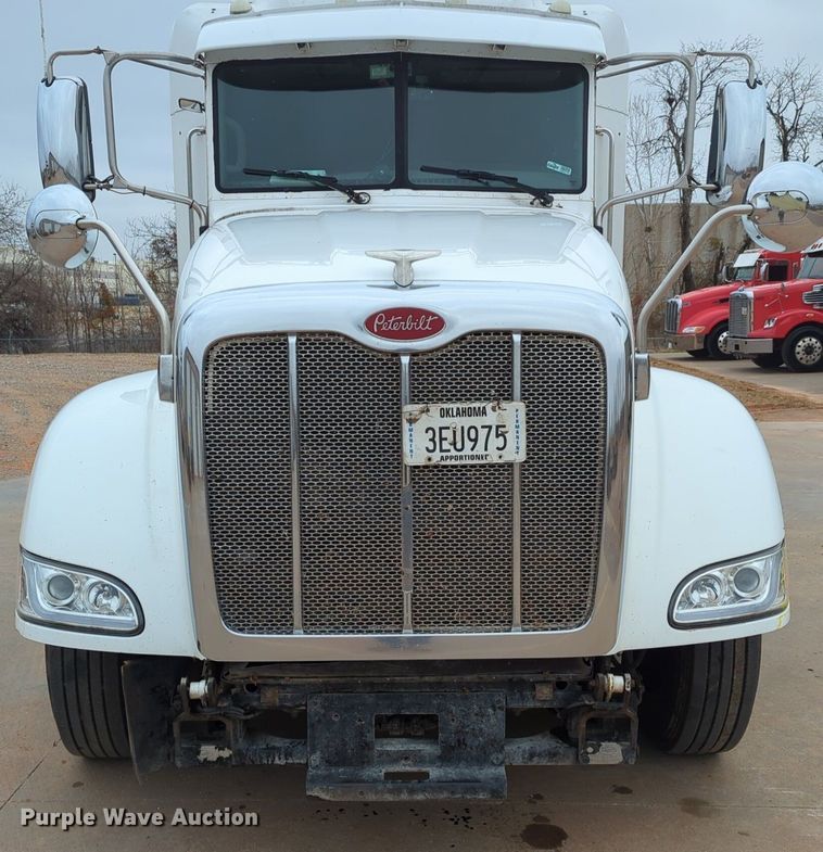 image for item LY9502 2015 Peterbilt 386  semi truck