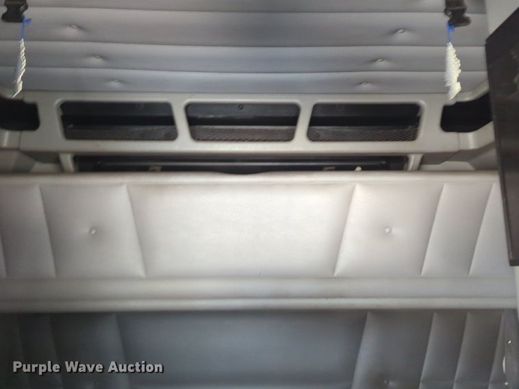 image for item LY9502 2015 Peterbilt 386  semi truck