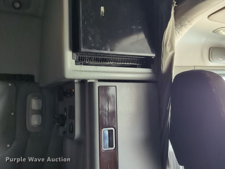 image for item LY9502 2015 Peterbilt 386  semi truck