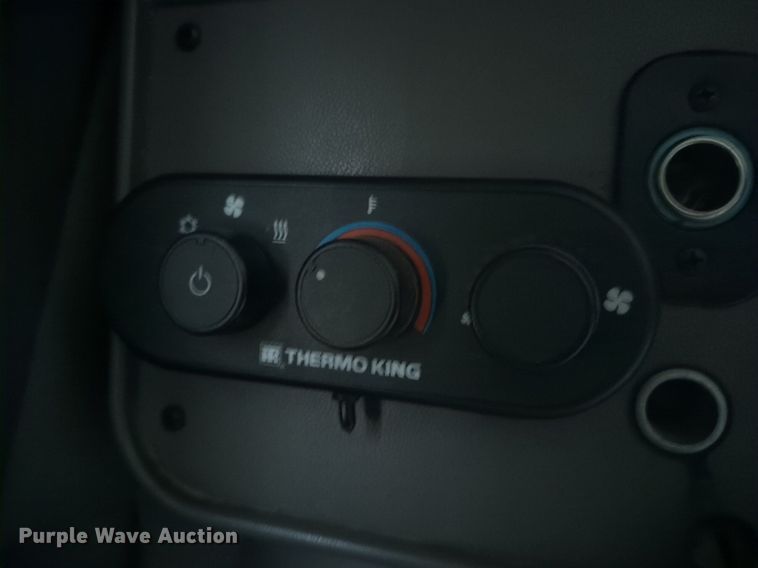 image for item LY9502 2015 Peterbilt 386  semi truck