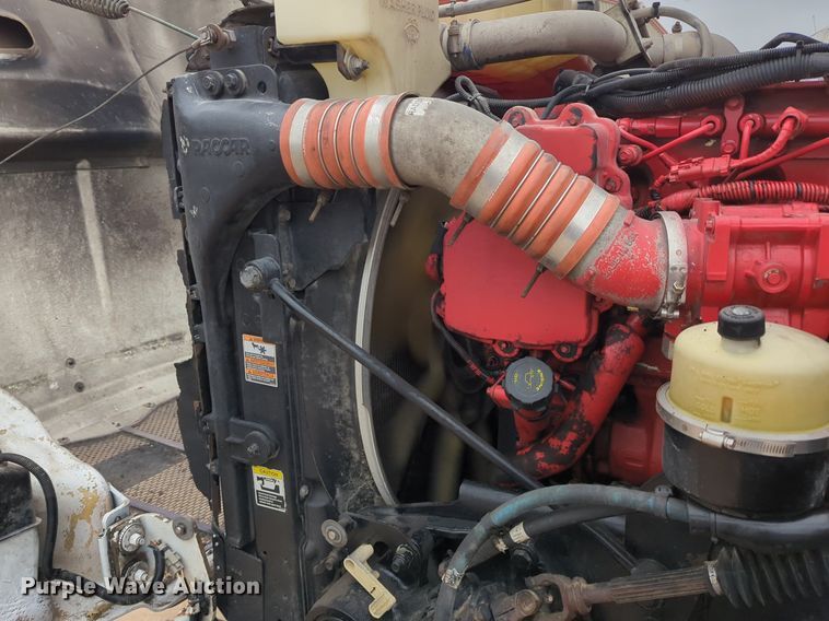 image for item LY9502 2015 Peterbilt 386  semi truck