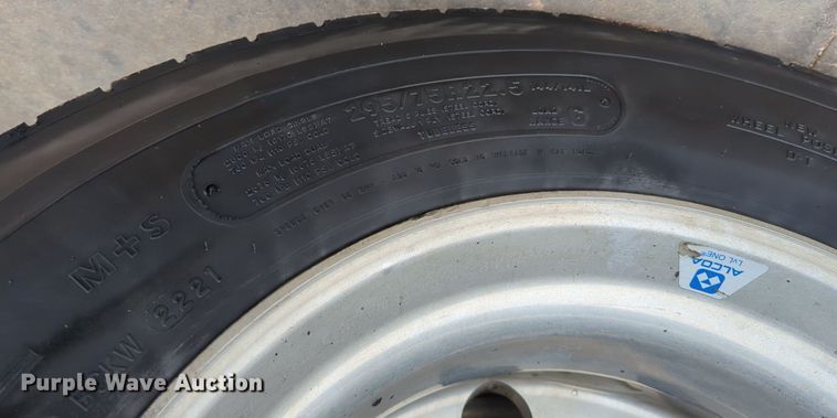 image for item LY9502 2015 Peterbilt 386  semi truck