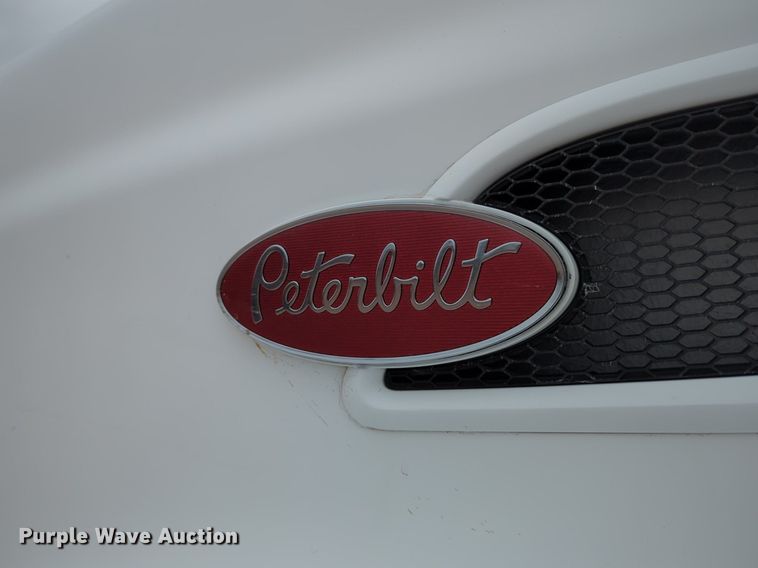 image for item LY9502 2015 Peterbilt 386  semi truck