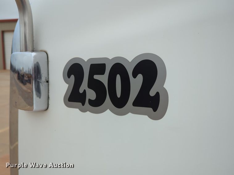 image for item LY9502 2015 Peterbilt 386  semi truck