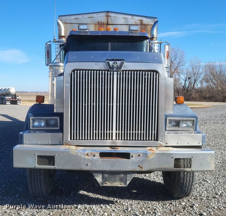 image for item MI9866 1998 Western Star 4964F  fertilizer delivery truck