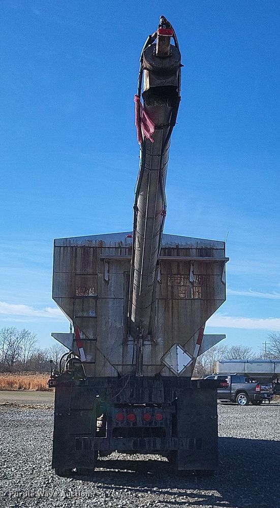 image for item MI9866 1998 Western Star 4964F  fertilizer delivery truck