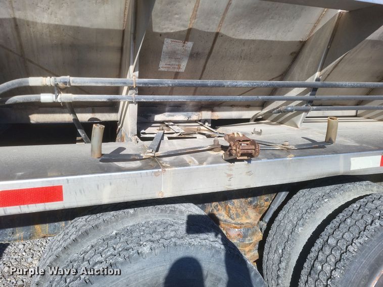 image for item MI9866 1998 Western Star 4964F  fertilizer delivery truck