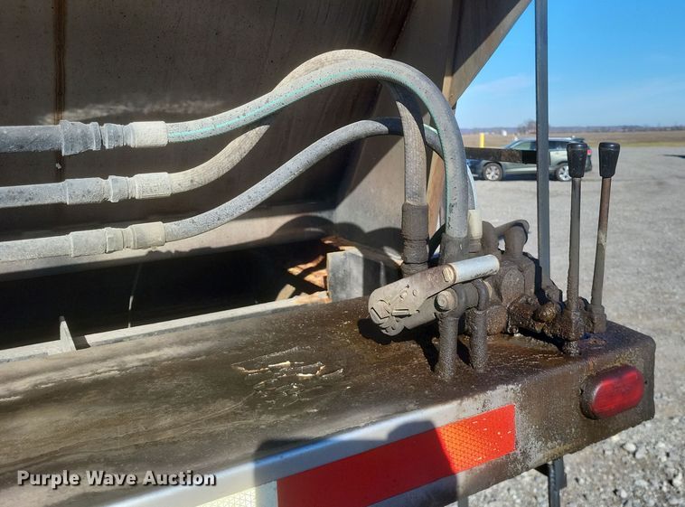 image for item MI9866 1998 Western Star 4964F  fertilizer delivery truck