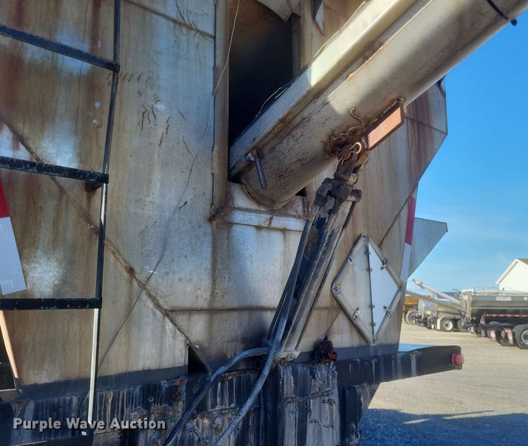 image for item MI9866 1998 Western Star 4964F  fertilizer delivery truck