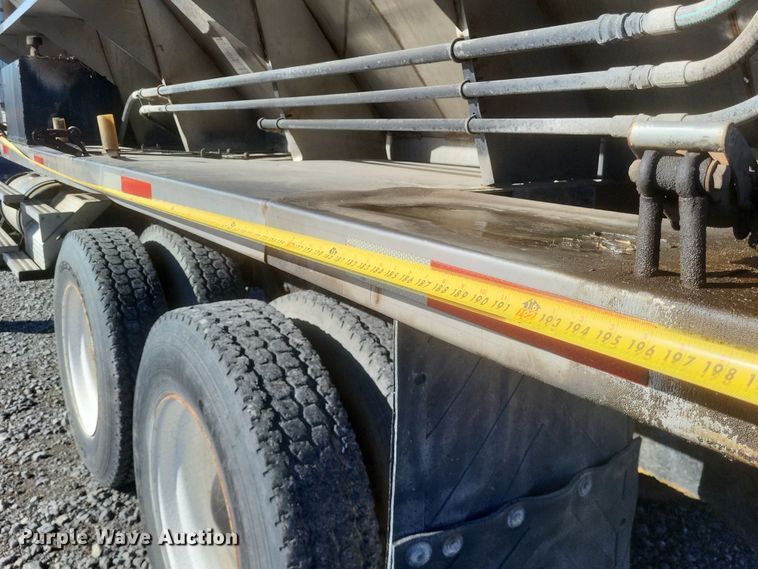 image for item MI9866 1998 Western Star 4964F  fertilizer delivery truck